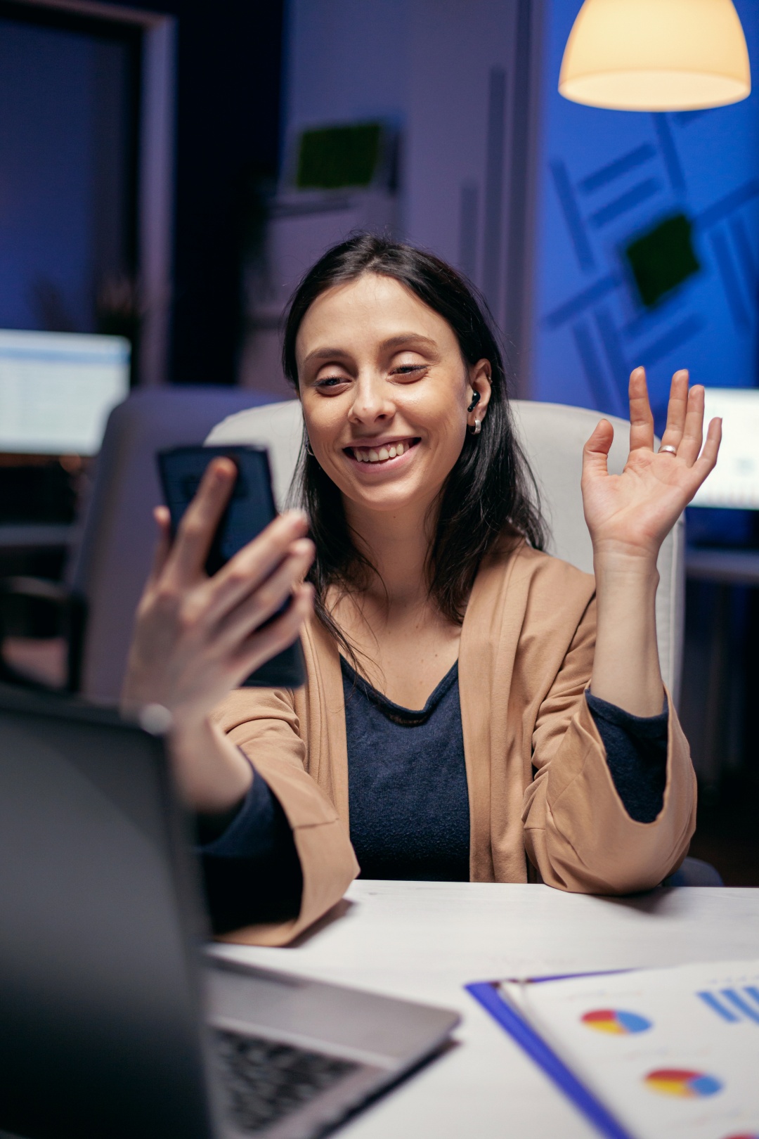 Mujer en videoconferencia